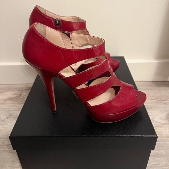 Prada Red Leather Cutout Pumps Size 39 - Picture 4 of 16